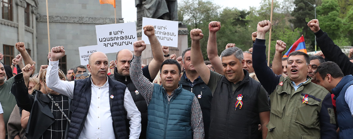 В Ереване проходит шествие оппозиции с требованием отставки властей