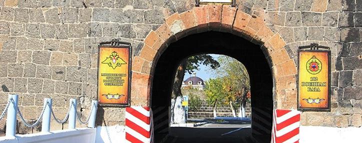 Лидер армянской оппозиции не видит проблем в наличии в Армении российской базы