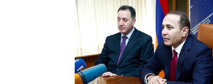 Премьер-министр Армении представил аппарату Минэкономики новоназначенного министра