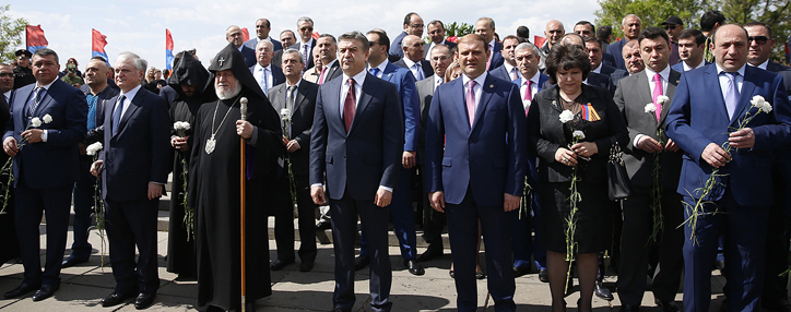 В Ереване прошли торжественные мероприятия к празднику Победы и Мира