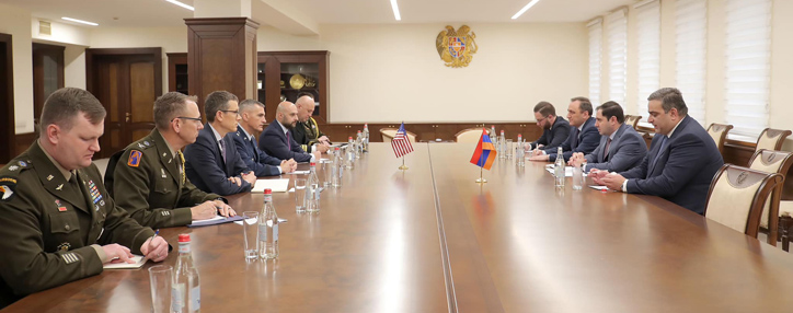 Папикян обсудил сотрудничество с директором Европейского командования ВС США 