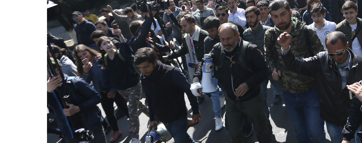 Полиция Армении оцепила здание правительства усиленным кордоном