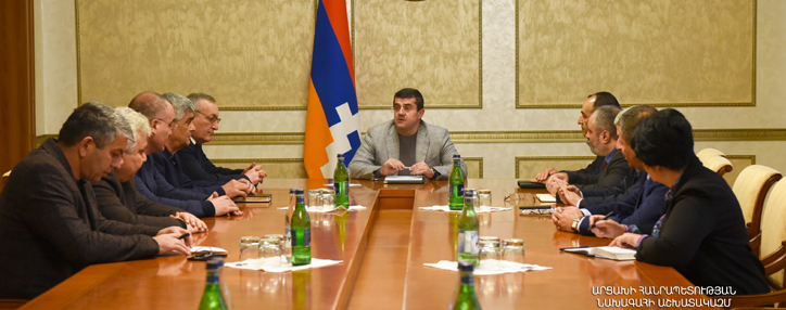 Президент Арцаха обсудил политическую ситуацию с представителями парламентских сил
