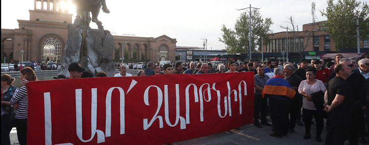 В Ереване проходят два шествия оппозиции
