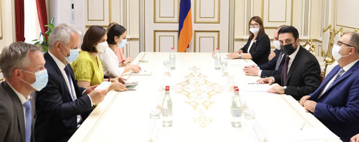 Симонян: Армения не имеет территориальных претензий к своим соседям 