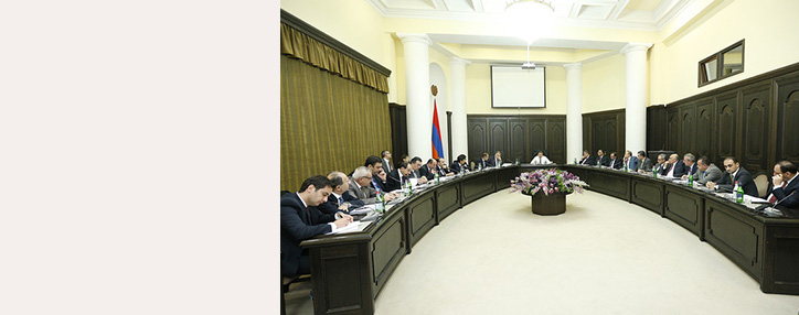 Премьер-министр Армении поручил министерствам доработать программы на 2017 год