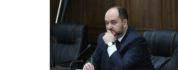 Арутюнян призвал школьников и студентов к добровольной самоизоляции перед началом занятий