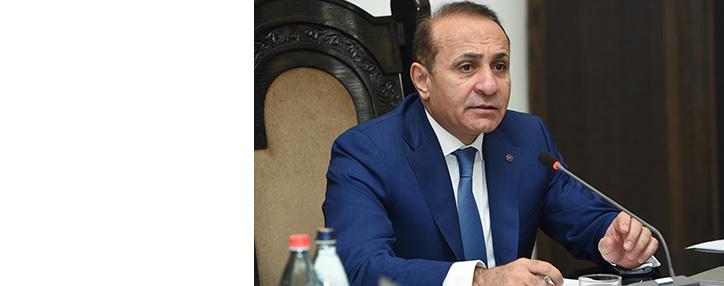 Премьер-министр Армении предлагает "переселить" госструктуры в пустующие здания