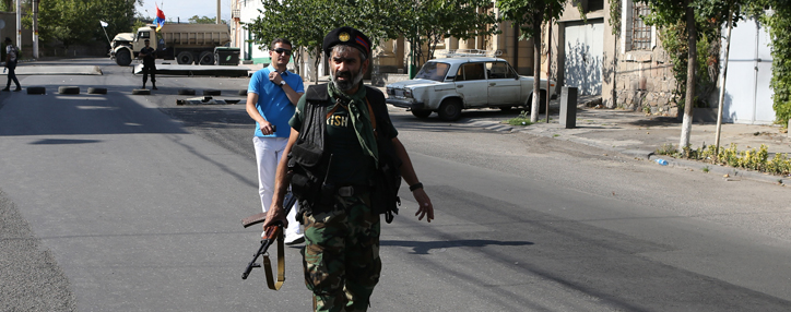 "Одинокий волк" ранен, вооруженная группа в здании ППС ожидает штурма