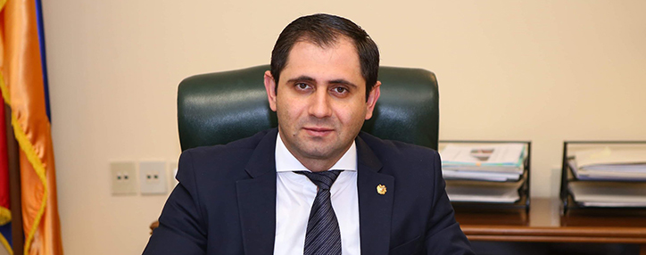 Armenian defense minister leaves for India 