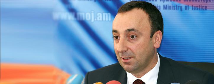 Работодатели и граждане, не выполняющие требования закона "О накопительных пенсиях", будут нести ответственность - министр