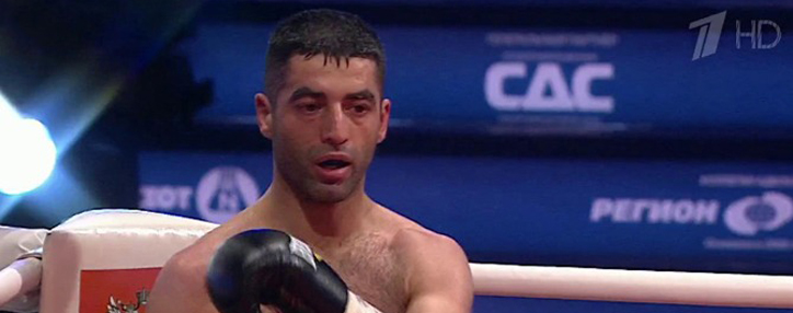 Российский боксер Михаил Алоян завоевал золотой титул WBA