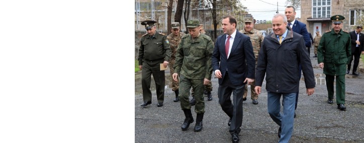 ՀՀ պաշտպանության նախարարը և ՌԴ դեսպանը ծանոթացել են COVID-19-ի հետազոտման շարժական լաբորատորիայի աշխատանքներին