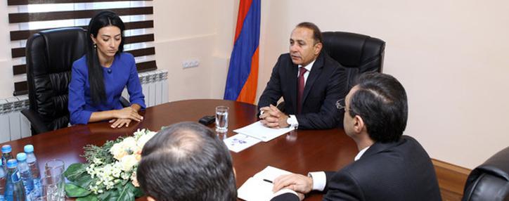 Премьер представил нового министра юстиции Армении аппарату министерства
