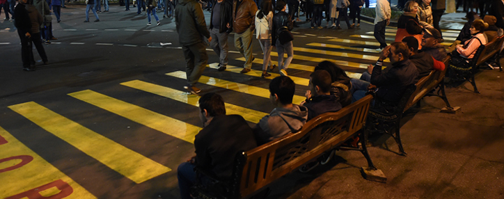 Оппозиция в Ереване начала сидячую забастовку и перекрыла движение