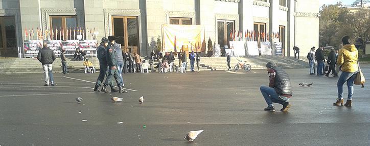 Плакаты "Учредительного парламента" демонтированы в центре Еревана 