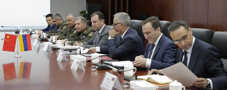 Armenian defense minister discusses supplies of Chinese weaponry