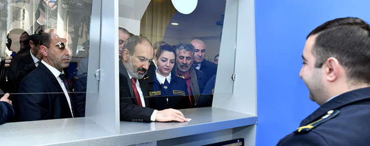 Pashinyan visits State Revenue Committee’s  divisions