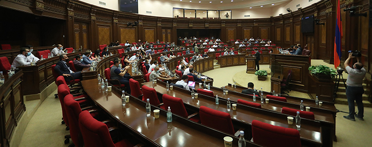 Парламент Армении обсудил предложенные правительством изменения в расследовании дел о банкротстве и конфискации имущества