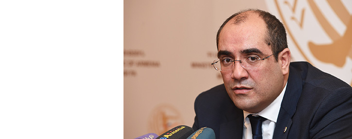 Հրաչյա Ռոստոմյանը հրաժարական է տվել ցուցարարներին միանալու համար