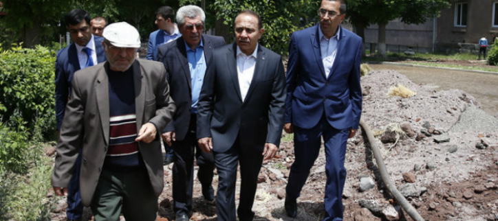 Глава армянского правительства на месте ознакомился с последствиями наводнения в Артике