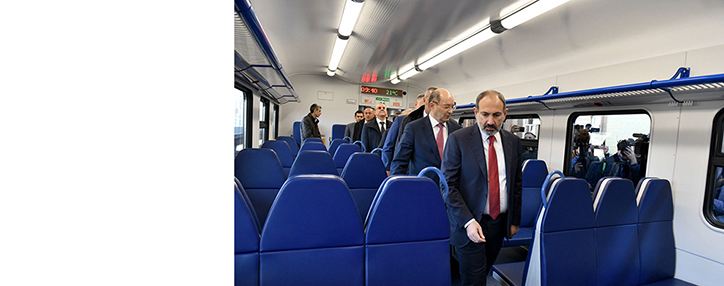 Փաշինյանն առաջին անգամ արագընթաց գնացքով ուղևորվել է Գյումրի