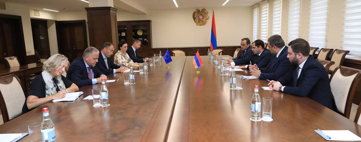 Папикян обсудил с Клааров региональную безопасность и обстановку на армяно-азербайджанской границе