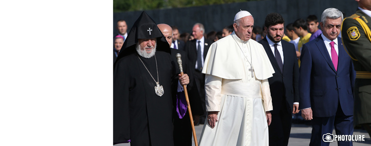 Папа Франциск пообещал рассказать азербайджанцам об Армении и призвать их к миру