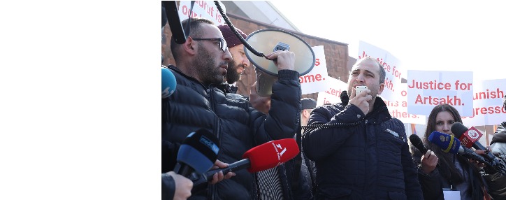 В Ереване проходит акция протеста из-за визита азербайджанских депутатов