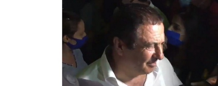 Գագիկ Ծառուկյանը դուրս եկավ դատարանի շենքից․ նիստը հետաձգվել է