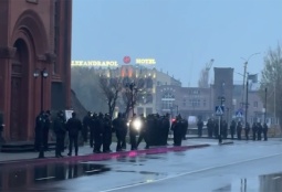 Церковь Святой Богородицы в Гюмри, где Пашинян намерен принять участие в литургии, оцеплена силовиками