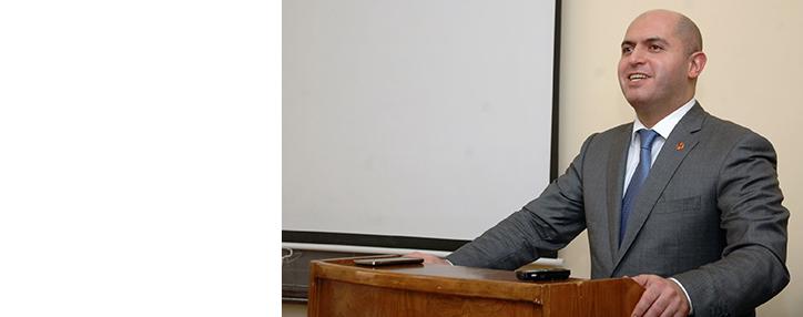 Министр образования и науки Армении ходит на работу вопреки врачам