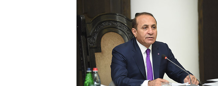 Экс-премьер Армении хочет вернуться в большую политику - СМИ