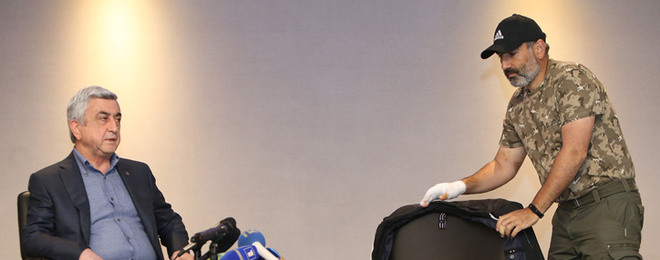 Սերժ Սարգսյանը շանտաժ է անվանել ընդդիմության գործողությունները ու լքել բանակցությունների դահլիճը