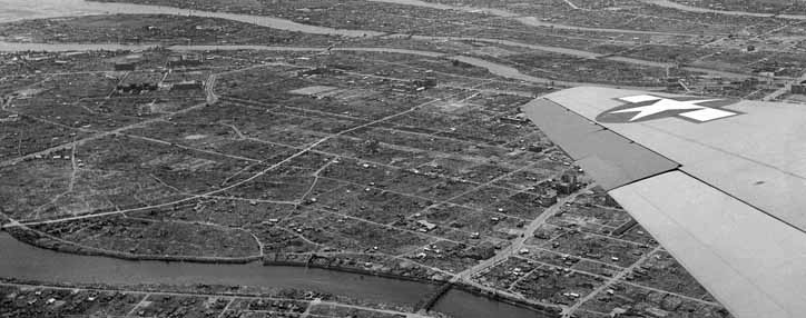 В Японии почтили минутой молчания жертв бомбардировки Хиросимы