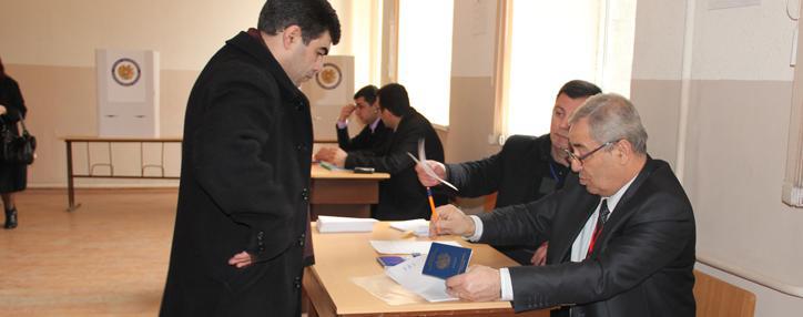 Ընտրատեղամասերից մեկում Երևանի բնակիչը կերել է իր քվեաթերթիկը 