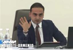 «Շատ եք լոճվել, «ապերավատ»  ըլնողներ, լռեք և ուշադիր լսեք»․ Ավինյանն Ավագանու նիստում հունից դուրս եկավ (ՎԻԴԵՈ)