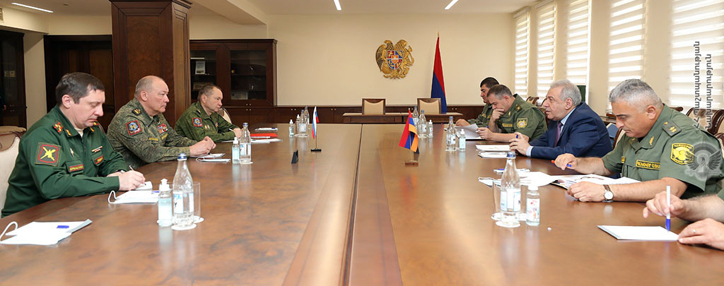 Вагаршак Арутюнян обсудил с командующим ЮВО ситуацию в Сюникской области Армении