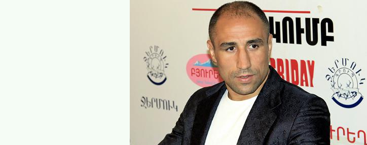 Աբրահամը բաց մարզում է անցկացրել «Սև Մամբայի» հետ մենամարտելուց առաջ