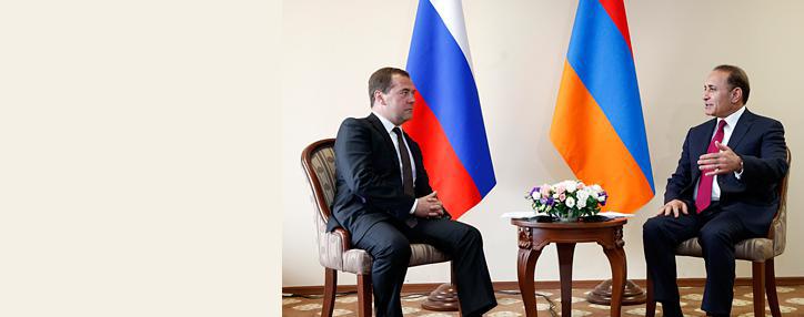 Абрамян и Медведев обсудили двустороннее сотрудничество и реализацию совместных проектов