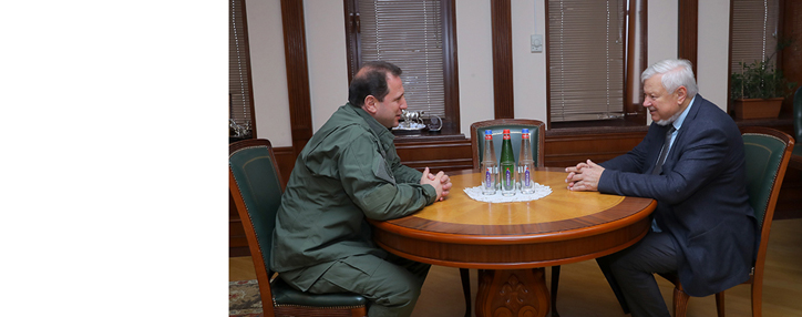 David Tonoyan and Andrzej Kasprzyk discuss situation on line of contact