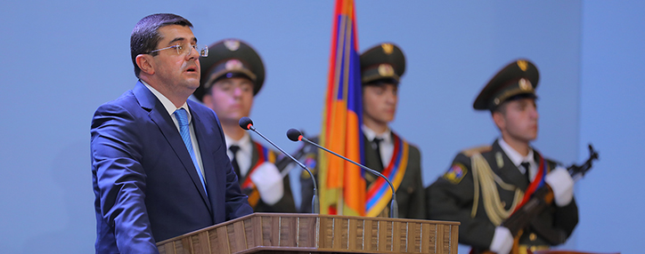 Араик Арутюнян принес клятву и официально вступил в должность президента Арцахa