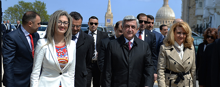 Armenian president lays wreath at Armenian cross-stone in Valetta