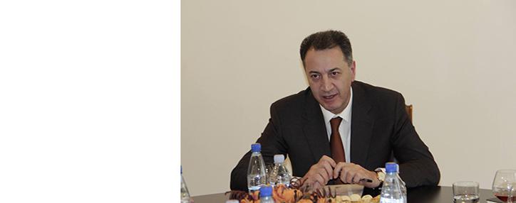 Վարչապետը զայրացել է էկոնոմիկայի նախարար Կարեն Ճշմարիտյանի վրա