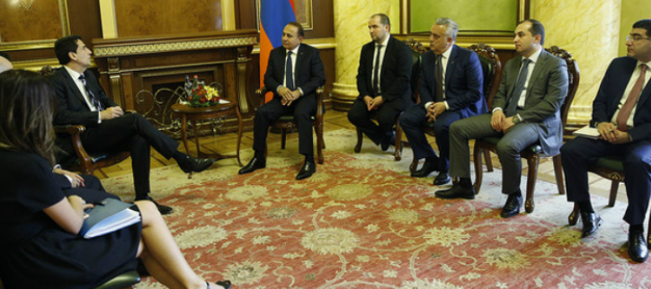 Премьер-министр Армении обсудил перспективы сотрудничества с главой Нацбанка Аргентины Карлосом Мелконяном