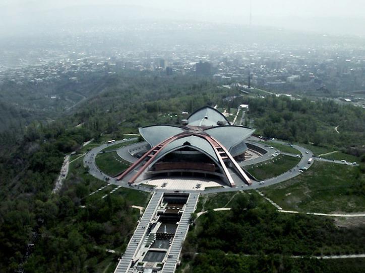 СКК им. Карена Демирчяна в Ереване переименован не будет – министр