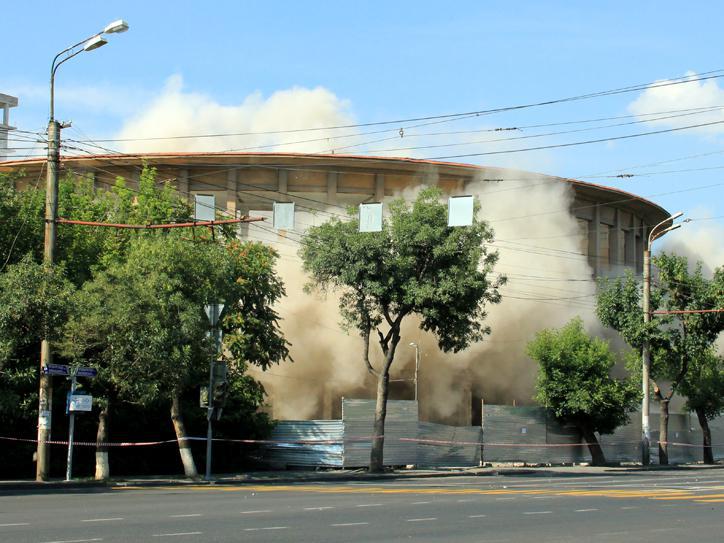 Yerevan circus’ dome blown up for reconstruction