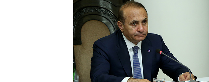 Премьер-министр Армении призвал глав госведомств повысить эффективность и снизить расходы