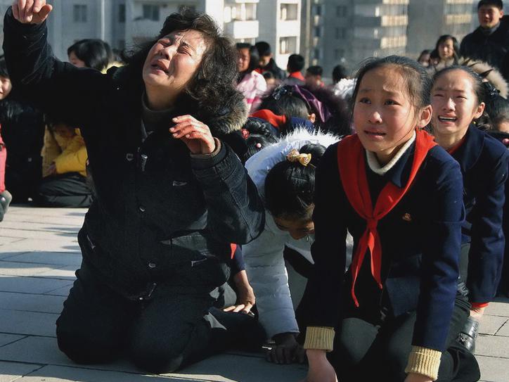 Неоплакивающих  «лучезарного» Ким Чен Ира отправят в лагеря