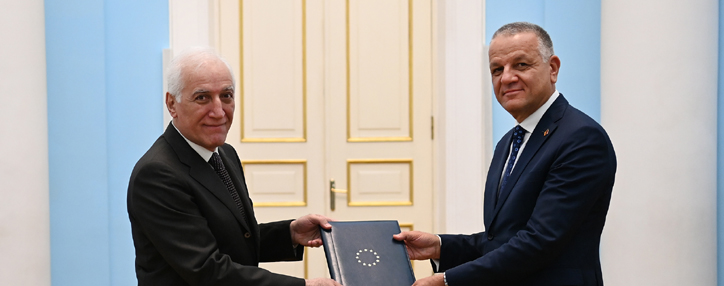 Новый глава делегации Евросоюза в Армении Василис Марагос вручил верительные грамоты президенту